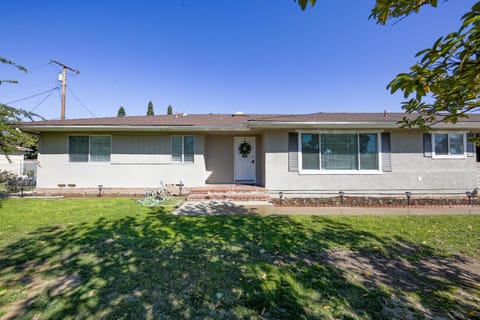 Cozy and Fun 5BR/3BA Home w/Patio, Gate & Fire Pit House in San Gabriel