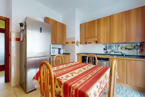 Kitchen or kitchenette, Dining area, pet friendly, stove