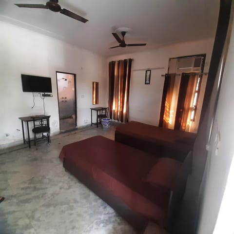 Home stay services Bed and Breakfast in Gurugram