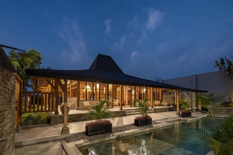 Villa Lawas - Private Retreat Villa in Special Region of Yogyakarta