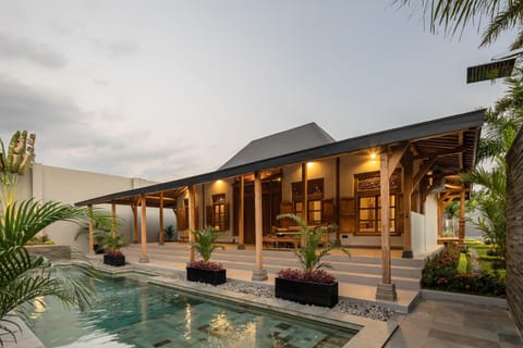Villa Lawas - Private Retreat Chalet in Special Region of Yogyakarta