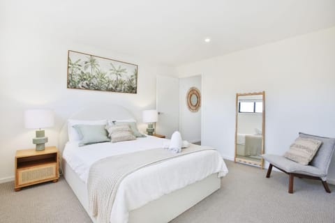 Burra Beachy - Pet Friendly - 5 Mins Walk to Beach House in Culburra Beach