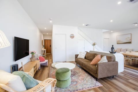 Burra Beachy - Pet Friendly - 5 Mins Walk to Beach House in Culburra Beach