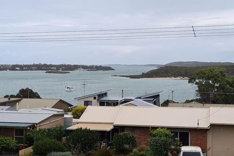 Bay views. House in Coffin Bay