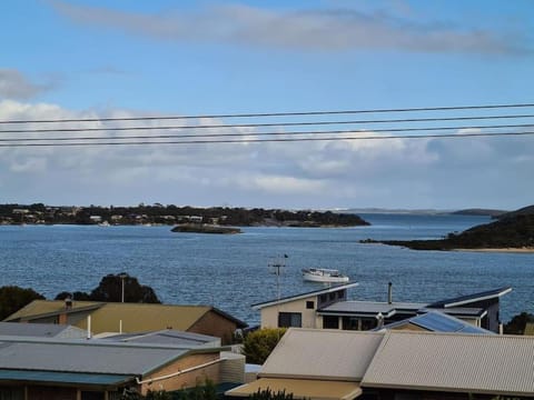 Bay views. House in Coffin Bay