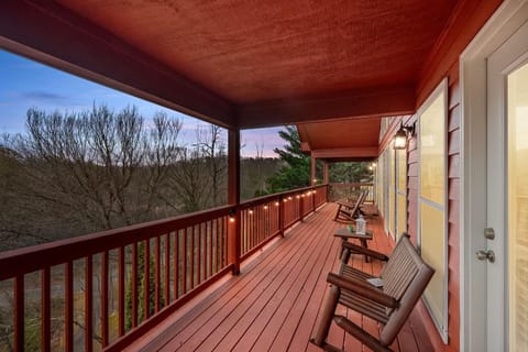 4 Bedroom Cabin by Staycating House in Pigeon Forge
