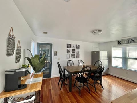 New, Modern, 3 bed/3 bath Apt, 10 miles to DC! Copropriété in Annandale
