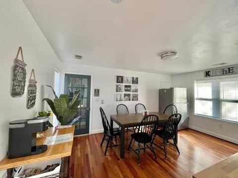 New, Modern, 3 bed/3 bath Apt, 10 miles to DC! Eigentumswohnung in Annandale