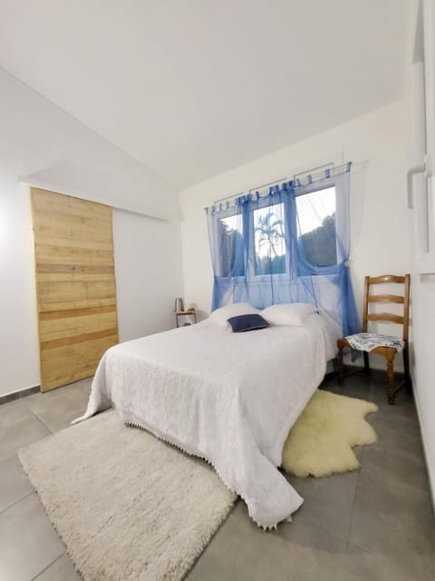 Off site, Natural landscape, Place of worship, Garden, Bathroom, Photo of the whole room, Bedroom, Supermarket/grocery shop, Entertainment, Breakfast, Parking, furniture, furniture, heating, sunbed, towels, wedding