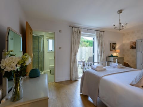 2 Bed in Lulworth Cove DC170 Casa in West Lulworth