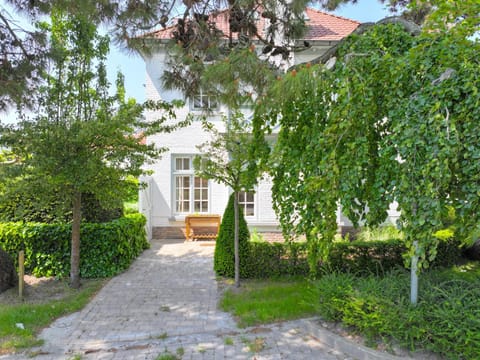 Property building, Spring, Day, Garden, Garden view