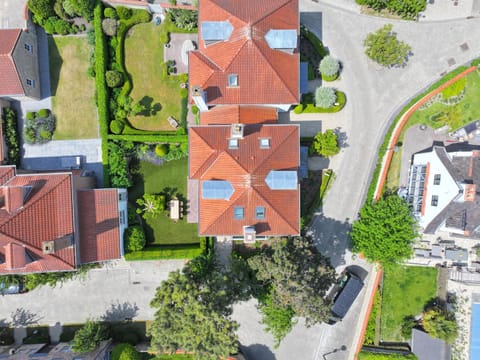 Property building, Day, Neighbourhood, Natural landscape, Bird's eye view, City view, Street view, Location