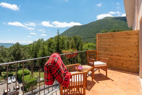 View (from property/room), Balcony/Terrace, Mountain view