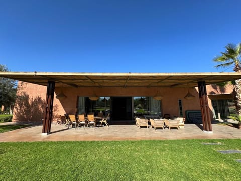 Property building, Seating area