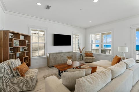 TV and multimedia, Living room, Decorative detail, Seating area