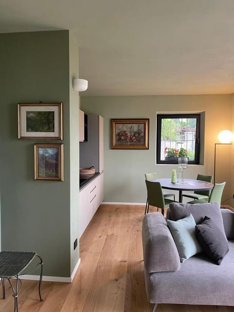 Living room, Seating area, Dining area, Breakfast