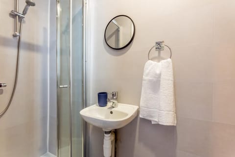 Room 03 - Sandhaven Rooms Double Bed and breakfast in North Shields