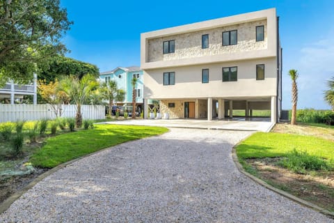 Sandbox House in Oak Island