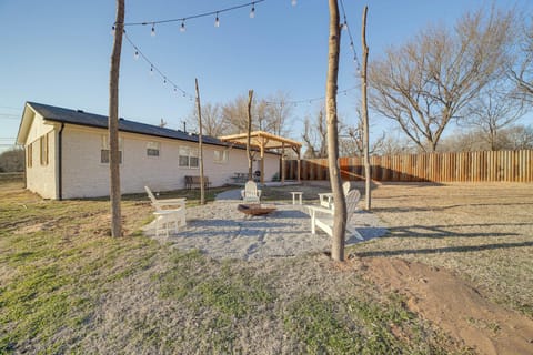 Charming Tulsa Vacation Rental with Patio! Maison in Tulsa
