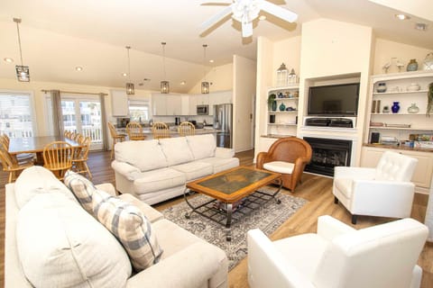 WC1068, Dune the Wave- Oceanside, Dogs Welcome, Private Pool House in Corolla