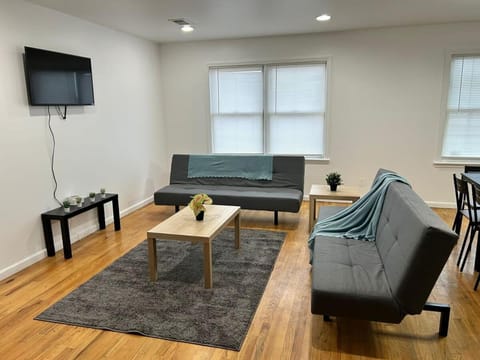 Bright & Spacious 3-Bed Close to NYC Apartment in Jersey City