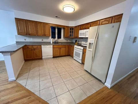 Bright & Spacious 3-Bed Close to NYC Wohnung in Jersey City