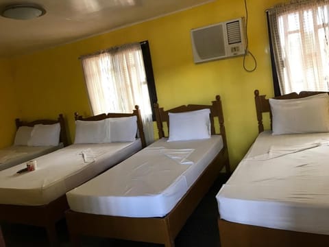 Luis Bay Travellers Lodge Inn in Coron