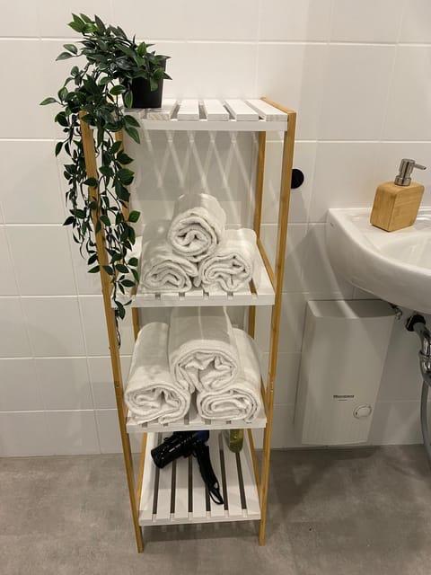 Bathroom, towels