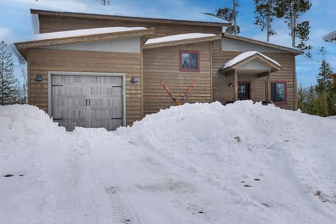 Grand Lake Cabin with Private Deck Hike, Ski and More House in Rocky Mountain National Park