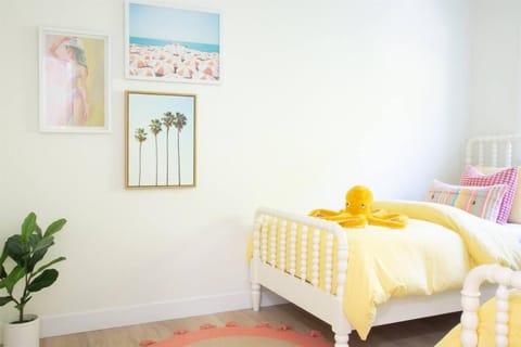 Adorable Octopus Hideaway: 2 min walk to the beach Maison in Del Mar