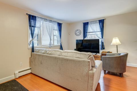 Pet-Friendly Burlington Home 17 Mi to Boston! Maison in Burlington