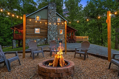 Hot Tub, Game Room and Fire Pit Canton Log Cabin Cabin in East Fork