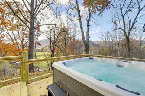 Cozy Cabin in Canton with Hot Tub Close to Hikes! Casa in East Fork