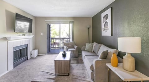 Landing Modern Apartment with Amazing Amenities (ID7025X65) Condo in Glendale