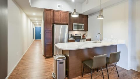 Landing Modern Apartment with Amazing Amenities (ID8368X66) Appartamento in Council Bluffs