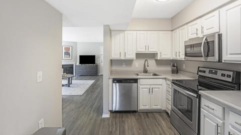 Landing Modern Apartment with Amazing Amenities (ID9825X48) Condo in Bartlett