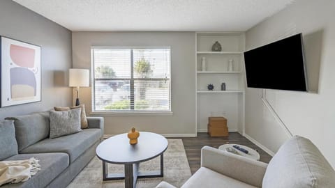 Landing Modern Apartment with Amazing Amenities (ID7958X11) Condo in Lake Magdalene