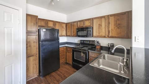 Landing Modern Apartment with Amazing Amenities (ID7793X62) Appartement in Greenwood Village