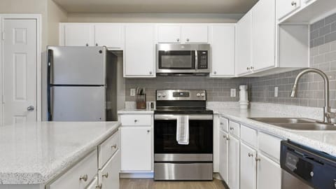 Landing Modern Apartment with Amazing Amenities (ID9825X52) Condo in Euless