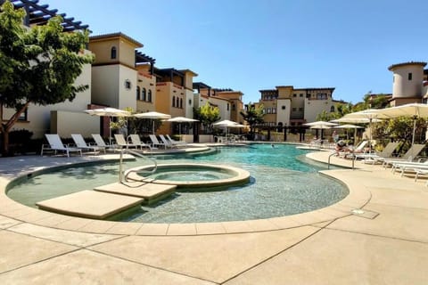 Amazing 2BR Pool/Jacuzzi/Beach/ Resort/10Min Cabo Apartment in Cabo San Lucas