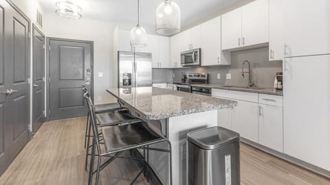 Landing Modern Apartment with Amazing Amenities (ID2101X18) Apartamento in Fort Worth