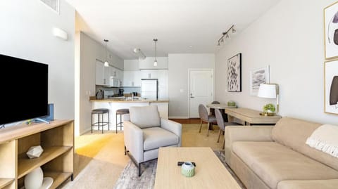 Landing Modern Apartment with Amazing Amenities (ID2411X73) Condominio in Oxnard