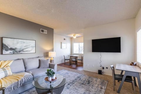 Landing Modern Apartment with Amazing Amenities (ID8426) Apartment in Catalina Foothills