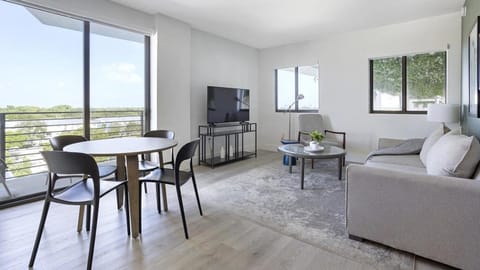 Landing Modern Apartment with Amazing Amenities (ID7195) Condo in Pompano Beach