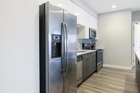 Landing Modern Apartment with Amazing Amenities (ID1979X34) Condo in Golden Valley