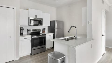 Landing Modern Apartment with Amazing Amenities (ID6080X18) Copropriété in Coppell