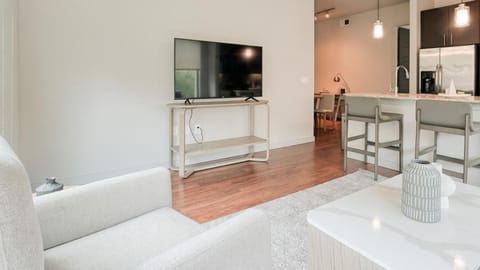 Landing Modern Apartment with Amazing Amenities (ID5143X81) Apartment in The Woodlands