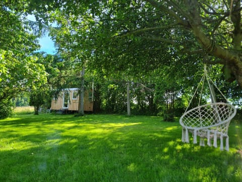 B&B Bauernhofferien auf Møn, Schäferwagen " DARK SKY" Farm Stay in Stege