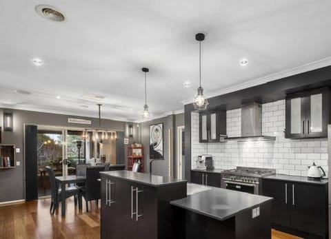 Dining area, kitchen