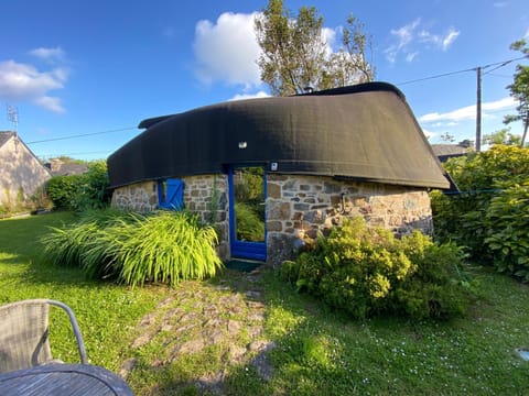 Property building, Natural landscape, Garden view